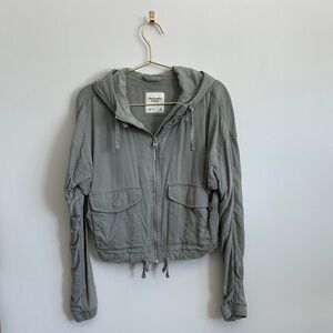 Abercrombie & Fitch Cropped Fit Utility Jacket SIZE M